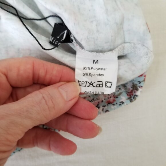 NWT! Soft Long Sleeve Pullover Top w/Floral Design /V-Neckline/ 2-Button Closure - Picture 11 of 13